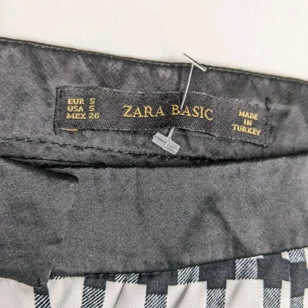 Zara Basic Shorts Women Small Booty Squares Geo Black & White Zip S